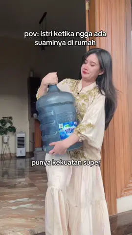 jadi manja kalau ada suami🥰 #lewatberanda #dress #outfit #gamis #hijab #fyp #cantik #fashion #brand #masukberanda #belanja #4u #mididress #foryou #untukkamu #cewe #rame #foryourpage #emakemak #manja 