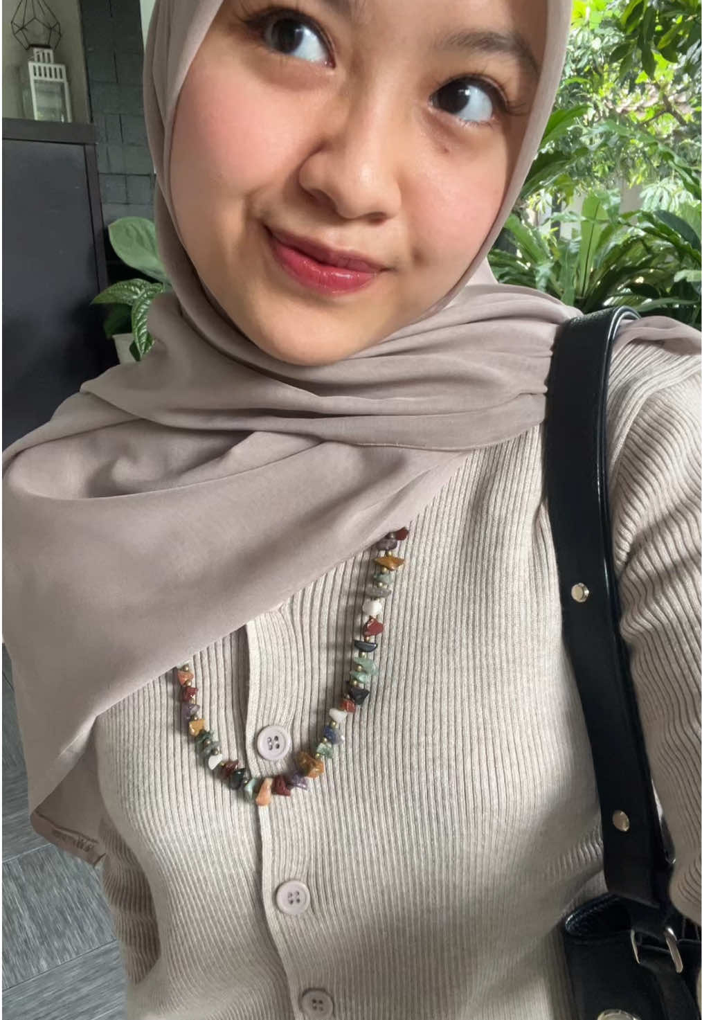 lupaa ga 60 detik…….  . . . . . . . #OOTD #outfitcheck #hijab #feminimenergy #fypシ゚ 