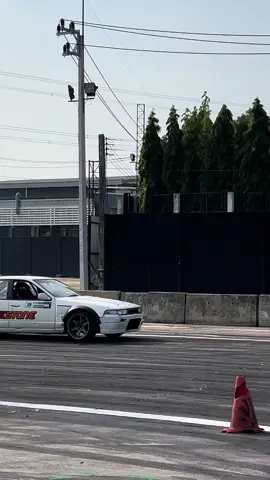 พาลูกค้ามาปล่อยควัน วันนี้😂 ลูกค้าเสี้ยนคันเร่ง#เอาขึ้นหน้าฟีดที #อย่าปิดการมองเห็น #ติดตามตอนต่อไป✌✌️ #รถดริฟ #cerfiroa31 