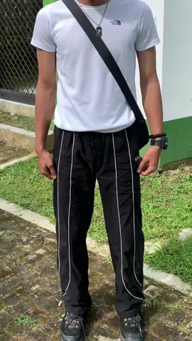 🤩 #rekomendasioutfit #fitcheck #outfit #baggypants #fypage #OOTD #outfitideas #outfitcheck #for #fypage #beranda #dhika🐈‍⬛ 