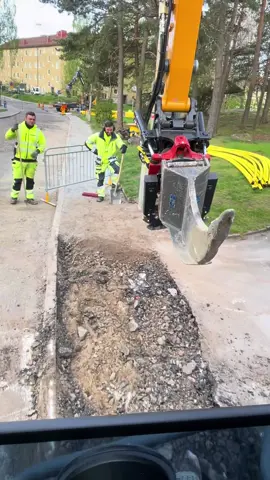 #sverige #liebherrfamily #liebherrsverige #liebherr #construction #rototiltsverige #tiltrotator #sweden #grävmaskin #excavatorsweden #rototilt #heavyequipment #bagger #LIVEhighlights #TikTokLIVE #vireal @Liebherr Group 