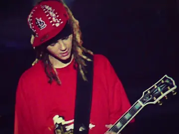 ❁ #TOMKAULITZ - This song is so freaking good😍 #tokiohotel #fyp #tomkaulitztokiohotel #xkaulitzs #viral #videoviral #2000s #song #guitar #electricguitar #dota 