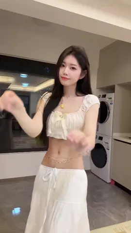 Phong cách kỳ lạ thật là tẩy não #girls #xuhuong #gaixinh #gaixinhtrungquoc #model #dance #ngamgaixinh #douyin