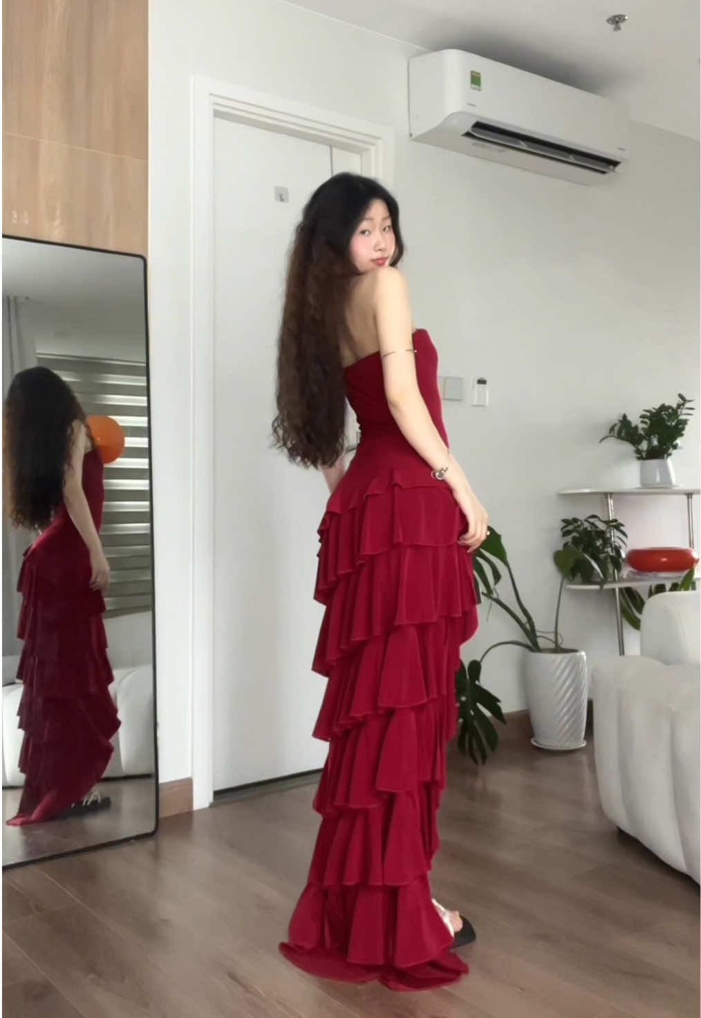 Có thể là ra biển chụp liền kiểu ảnh🫦 @ENKA VIETNAM #outfitideas #fitcheck #OOTD #quinneeeee 