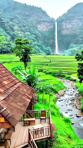 Air Terjun di Sore Hari