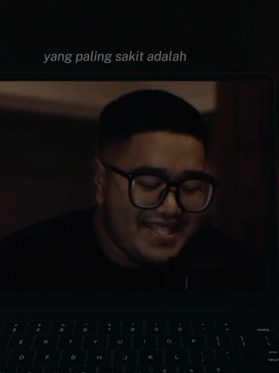 ❝ yang paling sakit adalah mengira kita sedang dicintai ❞ #storywhatsapp #storywa #CapCut 