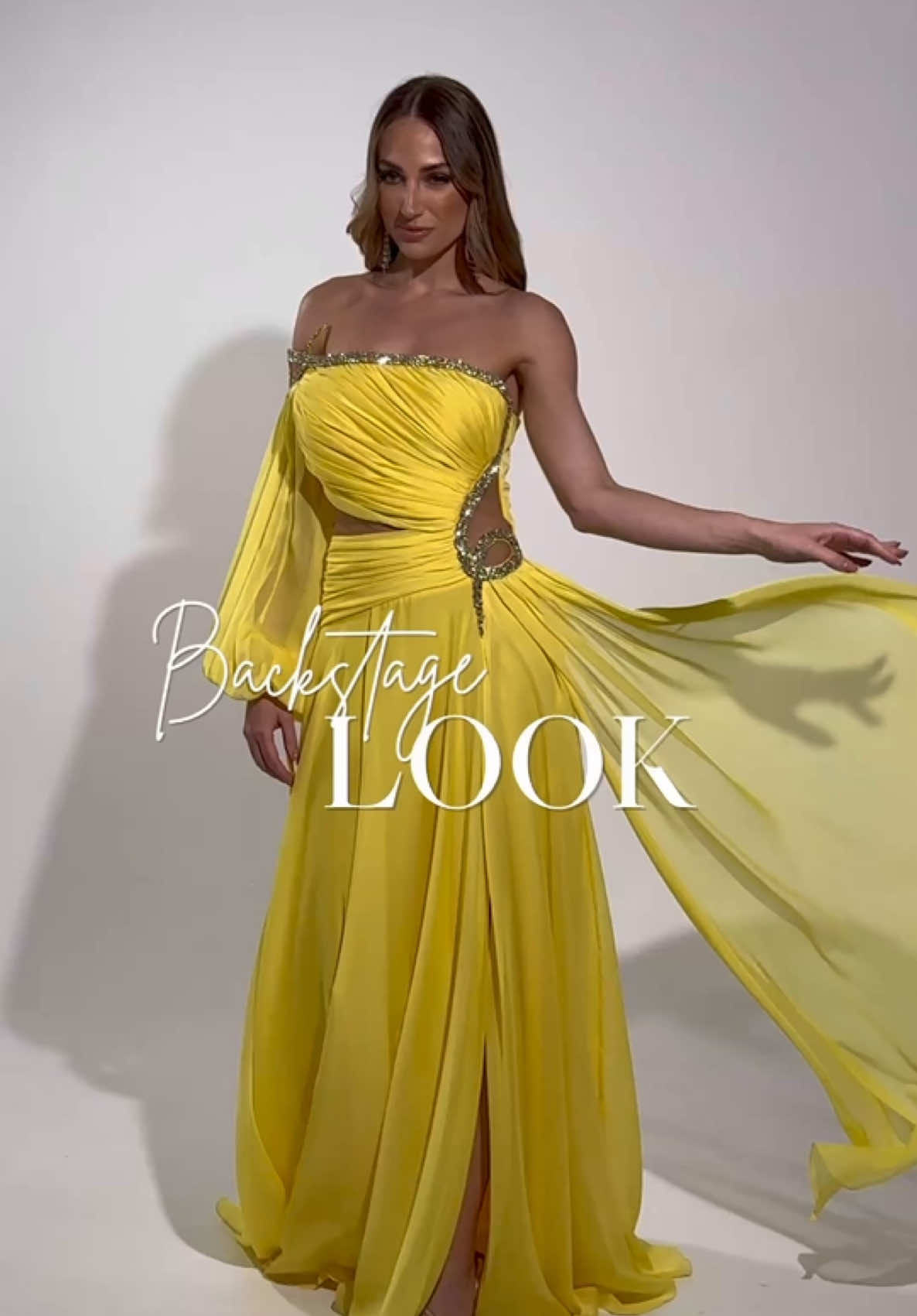 Backstage new collection! 📞 210 5781153 ΘΗΒΩΝ 166Α, Περιστέρι 👉www.sofiakapageridou.gr . . . #wedding  #bridal  #stefana #forema #coctaildress #vaptisi #events #outfit  #bridalhandpiece #weddinginspo #vradinaforemata #βραδινο #φορεματα #bridalstyle #newcollection #kapageridousofia #dress