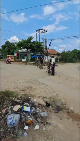 kecelakaan tungal akibat kelebihan muatan #fy #capcut #kecelakaan #videoviral #supiroleng 