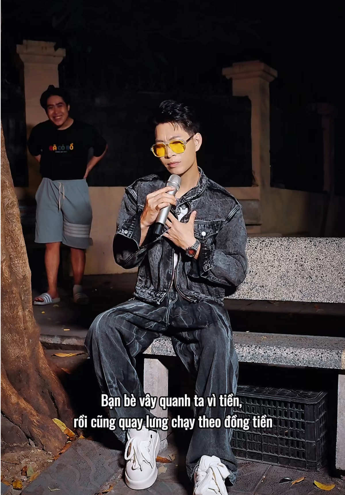Đừng mải mê chạy theo đồng tiền, mà đánh mất đi người yêu thương mình... #ato #atogagiangho #nhacnaychillphet #nhachaymoingay #nhactamtrang #doibacvitien #doibacvitienato #banbevayquanhtavitien #dungmaimechaytheodongtien #xuonghuong 