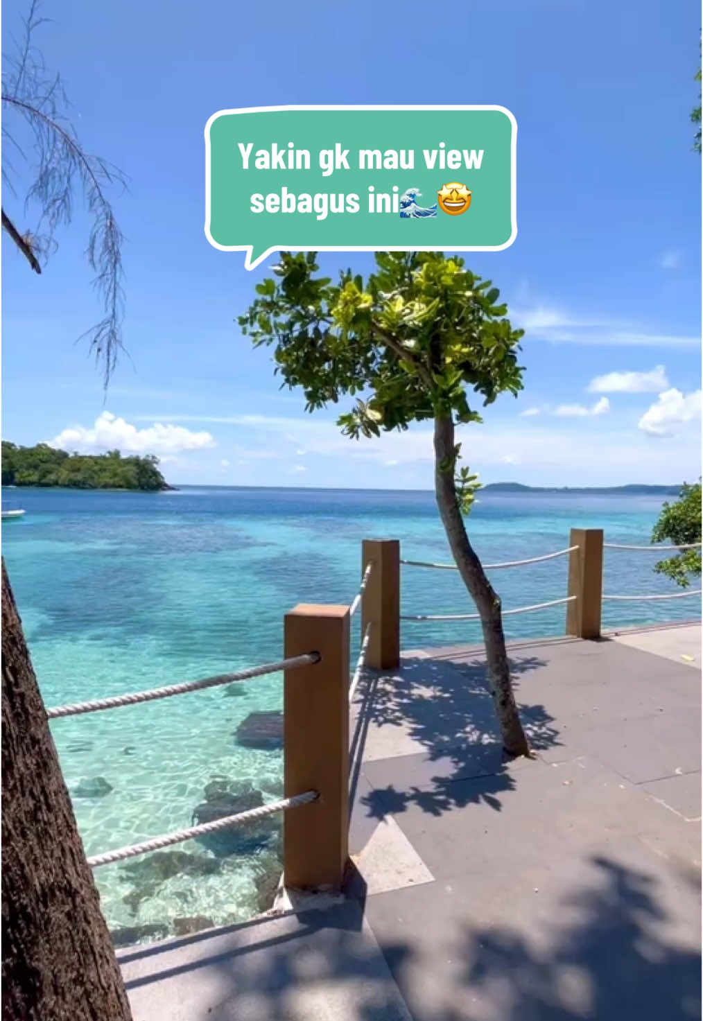 Tuhan telah memberikan keindahan alam,malah kamu memilih dirumah aja🌊🫶😍 #view #views #viewsabang #travel #traveltiktok #traveling #liburan #wisata #sabang#sabangisland #aceh #fy #fygpシ #fypage #vira #medan #viralvideotiktok #pulau #indonesia 