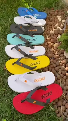 Chinelo Kenner Summer! Chegou a hora de oferecer aos seus clientes um produto campeão de vendas! O Chinelo Kenner Summer une conforto extremo, design moderno e a qualidade que já é referência no mercado. Ideal para quem busca praticidade e muito estilo nos dias mais quentes. Destaques do produto: Palmilha anatômica que garante conforto o dia todo Solado resistente e antiderrapante Tiras reforçadas com acabamento premium Cores vibrantes e acabamento impecável Oferta imperdível para revendedores: Apenas R$14,90 por par na grade com 12 pares. Lucro alto e giro garantido! Não perca tempo — abasteça seu estoque com um produto que vende sozinho. Aproveite essa condição especial enquanto dura! 