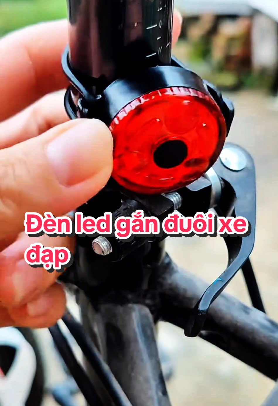 Đèn led gắn đuôi xe đạp cho mọi người thích đạp xe buổi tối #denledxedap #denxedap #denhauxedap #denxedapchongnuoc #denxedapthethao #denxedapsieusang 