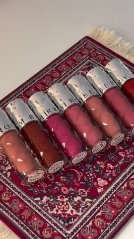 جلوسات روز بيري بديل ماركة سيفورا ✨✨💗💗💗 الدرجات فضيعه وتجنن وفيها نسبه ترطيب تخلي الشفايف رطبه وما تكون جافه ✨✨💗💗💗  سعر الجلوس ٢.٥٠٠ 👌💗