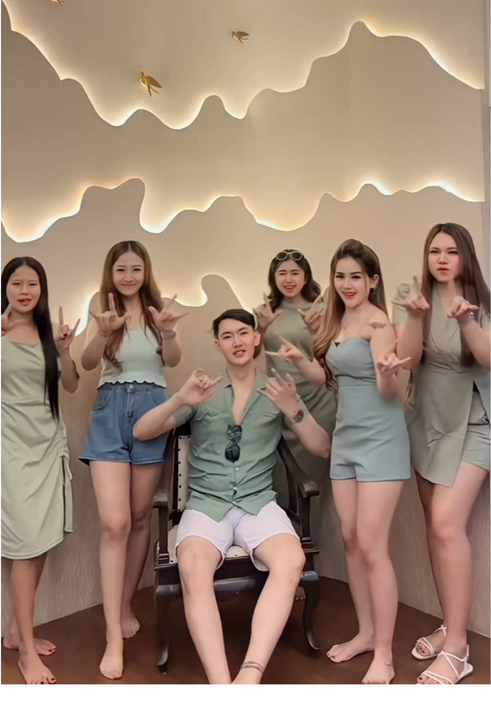 Jadi pilih yang mana? Wkwk #fyp #deliasalsabillaa 