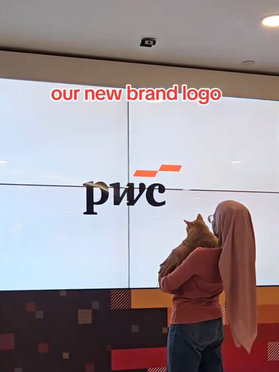 oyen is confused (and confusing) 🐈 #officetour #worklife #oyen #orangecat #catsoftiktok #gatos #showingcatsplaces #showingcatsstuff #pwc #rebrand #soyoucan #malaysia #corporatelife  #consultinghumor #fypp #fyppppppppppppppppppppppp 