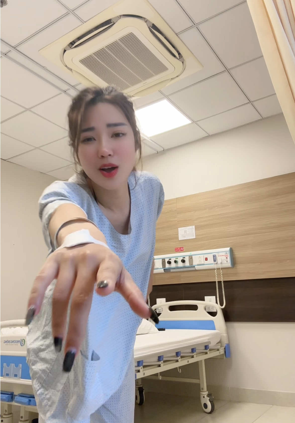 Bệnh nhân thoát vị đĩa đệm, chống chỉ định với âm nhạc 🙃 hễ nghe thấy nhạc là bệnh nhân lắk k cản được 😂 #dancewithngocthao #ngocthaoxd #xuhuong #trending #dance #toptrending #tiktokviral #twerk #j4f #vetthuongchualanh 