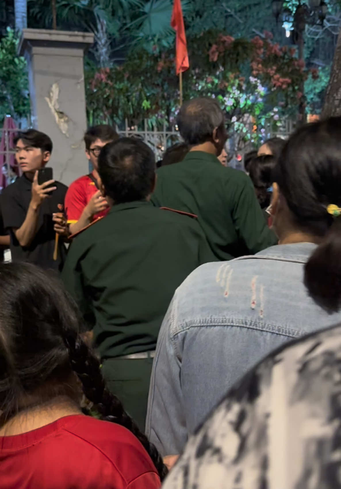 Mình không hiểu sao bây giờ một số các bạn trẻ nghỉ gì mà lại làm vậy với những người đã có công bảo vệ tổ quốc cho họ có được một cuộc sống đầy đủ như bây giờ🙂#xuhuong #dieubinh #xuhuongtiktok #vairal 