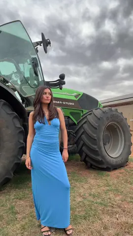 #deutz #deutzfahr #farmlife #tractor #farmersdaughter #fashion #dress #countrylife #countrygirl 
