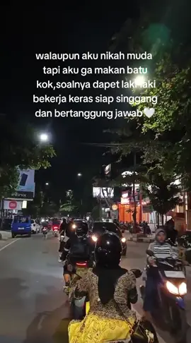 nikah muda sebenarnya enak loh,asal jangan salah pilih pasangan😁