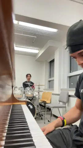 We all owe beyonce a thank you🤣#pianotok#drummer #calm #relaxing #beyonce #Halo #Love #evening @J O N T A Y 