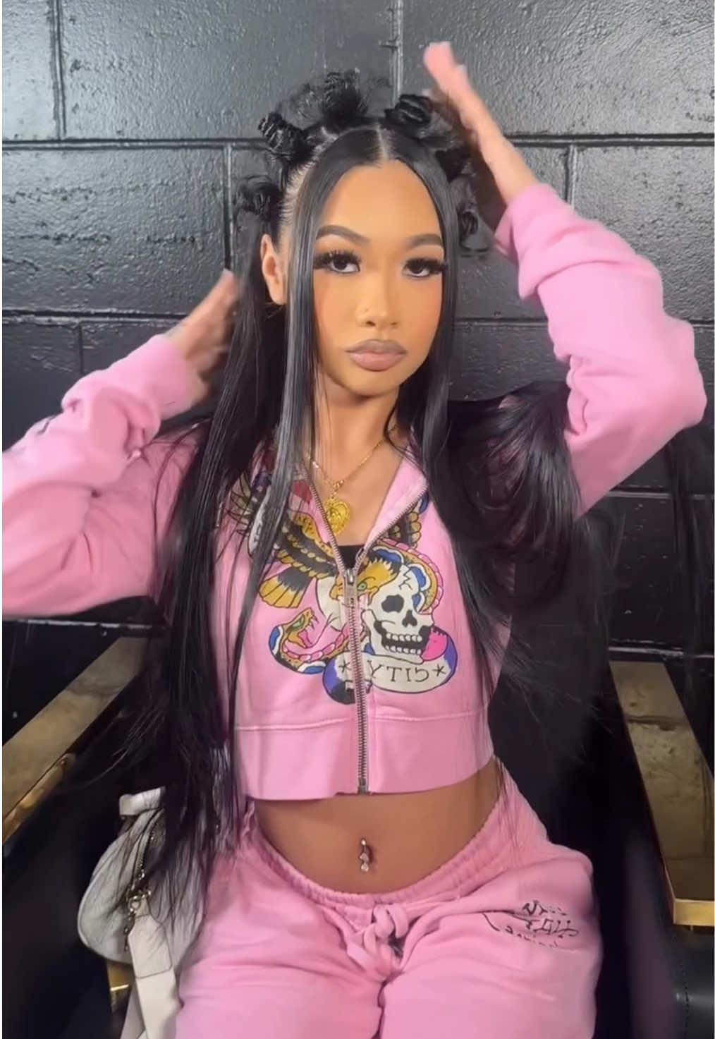 Whew!!Obsessed!!!!!#hairideas #hairtutorial #bantuknots #hairideas #wigstyling #hairstyle #90s #90shair #wigstyle #wigtips #trending #explore #fyp #fypシ #fypシ゚viral  (🎥 malaysiabenz)