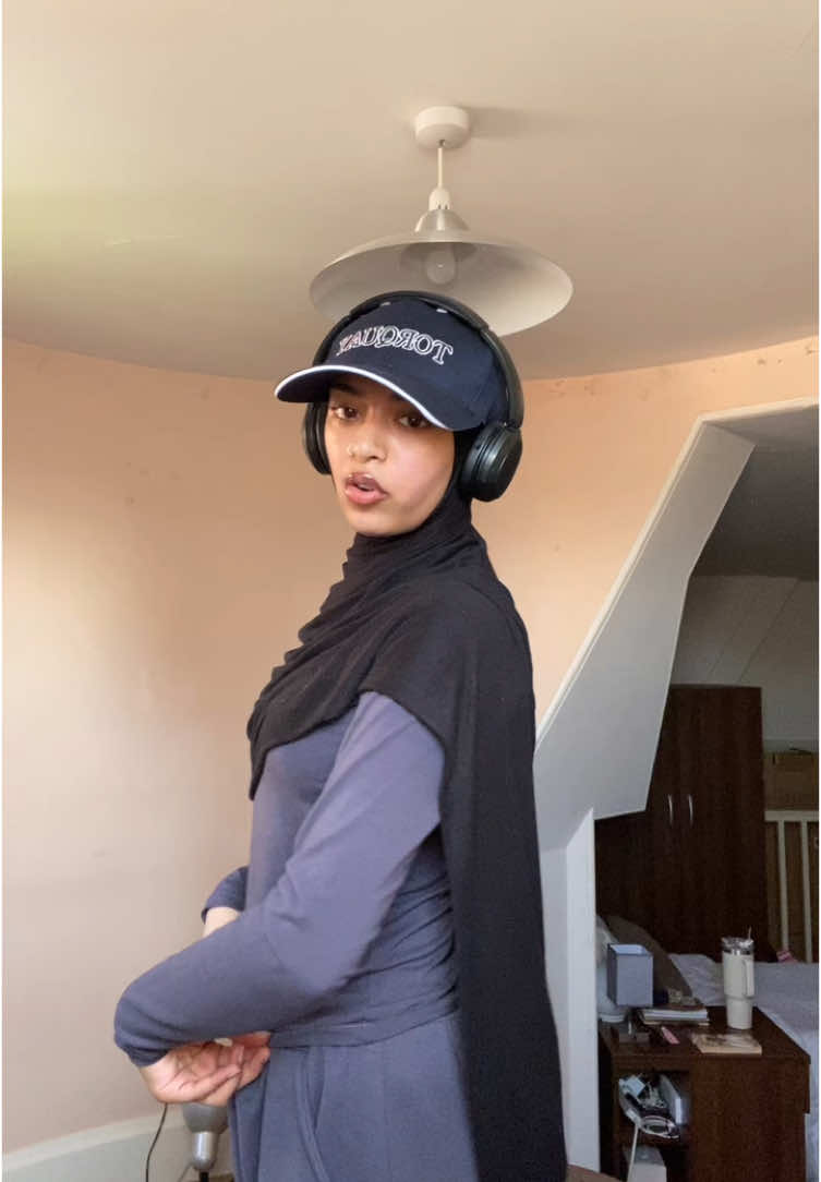 ootd: fitness edition!! because ik it’s hard to find modest outfits to wear especially in the heat🙈 #OOTD #ootdhijab #modestfashion #modestactivewear #outfitinspo #wellness #Lifestyle 