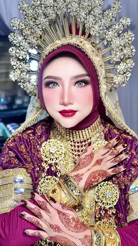 Cantik banget sih @devianningsih 😍✨ . Makeup @tinalovastel  Wadrobe & Dekorasi @lailydecorasi  Hijab  do @dian_septi95  Henna @rysahenna  FG / VG @xaviera_moments  . . . Cantik bareng Kak Tina yuk… Untuk info PL dan Booking, bisa DM atau Wa ke Kita yah...🤗  . ✅ Makeup Wedding ✅ Makeup Prewedding ✅ Makeup Engagement ✅ Makeup Photoshoot ✅ Makeup Wisuda ✅ Private Makeup . Melayani Jasa dalam Kota & Luar Kota. Harga menyesuaikan.  . Info Booking bisa hubungi #contactperson 📲 08111842400 - - - - - - #adatsasak #adatsumbawa #weddingsumbawa #weddinglombok #weddingmakeup #tinalovastel #lovastelmakeup #muantb #muaksb #muasumbawa #muamataram #mualoteng #mualotim #mualobar #muawedding #makeuppernikahanmodern #muawedding #muapernikahan #muakidal #mualombok #muataliwang #kontenkreator #reels #indonesianmua #makeupinspirasi #muainspiration #makeupflawless #makeuppangling #makeuppengantin 