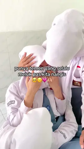 tetap seperti ini yaa??🫶🏻🫶🏻 #fyp #foryou #hug #nangis #foryoupage #temanterbaik #beruntung 