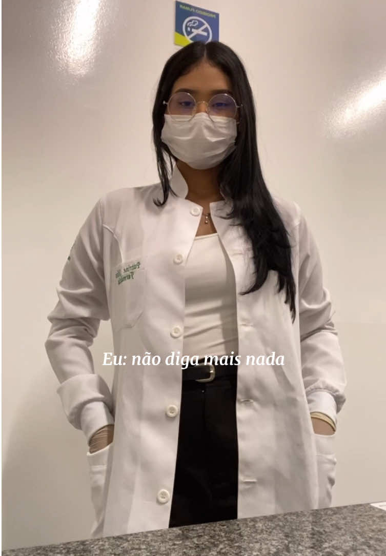 Não diga mais nada, amor 🫣 #farmacia #jaleco #namorados 