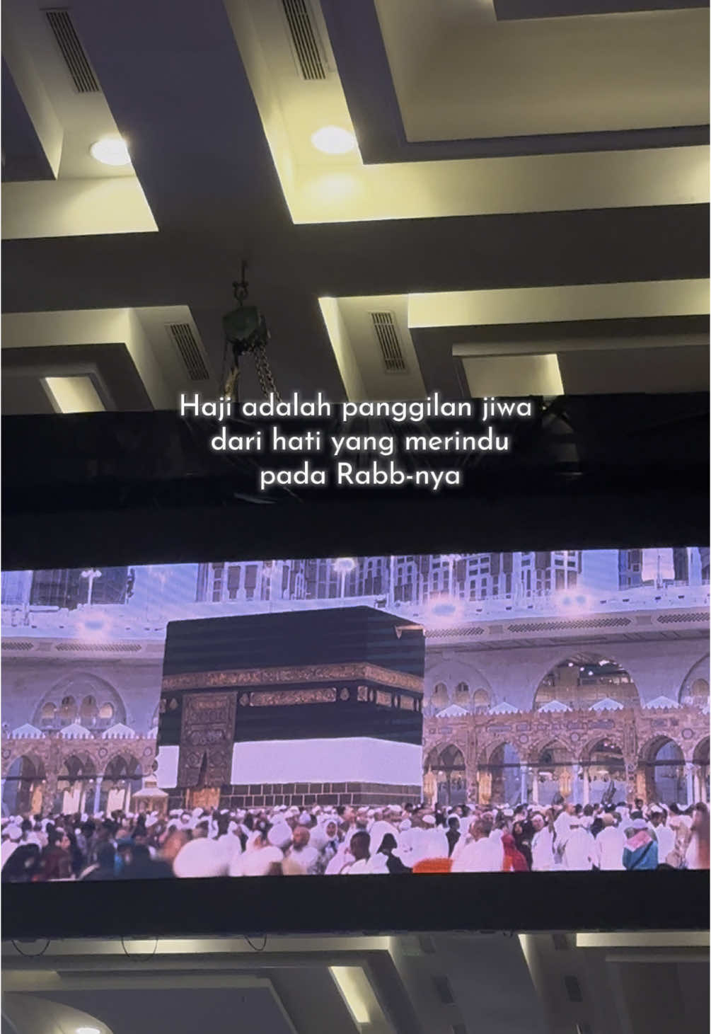 YaAllah mudahkanlah kami menuju ke RumahMu.. menjadi TamuMu.. untuk perjalanan indah itu 🤲🏻 quotes by Muhajirprojectsafar #halfdeen #hajj #makkah #syiarcinta 