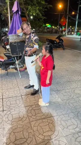 Đam mê hát gặp chú bán kẹo kéo cho con xin hát bài được ko lụm#xuhuong #bánkeokeo🥰🥰