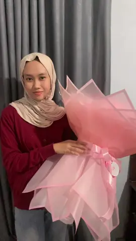 round buket satin 30 tangkai, cantikk bgtt warna pink lucuww 🥹💗 #buketpitasatin #buketpitasatinkaranganyar #buketkaranganyar #roundbuket 