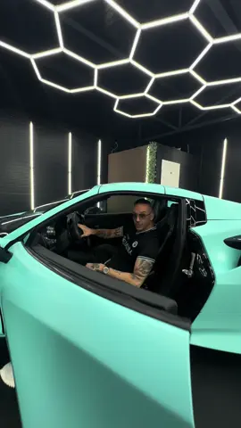 Denkt ihr er fühlt sich wohl in dieser Farbe ? #rafcamora #squadra #FOREVER 