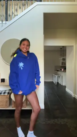 Beach vibes @PINK PALM PUFF 🌊🌊☀️👙🐚 #beach #pinkpalmpuff #sweatshirt #Summer #bobmarley 