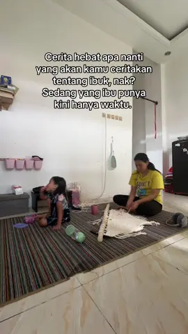 Cerita hebat apa nanti yang akan kamu kenang tentang ibuk, nak? Sedang hari-hari ini, ibuk cuma punya… waktu. Waktu yang katanya berlimpah, tapi entah ke mana perginya. Seharian di rumah bersamamu, tapi sekadar menemanimu bermain pun harus kamu minta. Ibuk sibuk. Menyapu, mengepel, melipat, merapikan, mengejar rumah yang tak kunjung selesai dirapikan. Lalu kamu rewel. Ibuk ikut tantrum. Suara ibuk meninggi, bukan karena kamu salah, tapi karena ibuk lelah. Ibuk yang katanya memilih di rumah untuk membersamai, tapi ternyata… malah sering absen secara jiwa. Kamu kesepian. Kamu bosan. Padahal ibuk ada. Tapi tak benar-benar hadir. Memasak tetap gosong, rumah tetap berantakan, baju tetap bernoda. Apa sebenarnya yang ibuk lakukan seharian ini, nak? Setiap malam ibuk lelah, tapi juga bingung… capek karena apa? Karena mengejar standar yang tak pernah tercapai? Karena merasa selalu kurang—untukmu, untuk rumah, untuk diri sendiri? Ibuk tak bekerja di luar sana, tak menghasilkan uang, tapi juga kehilangan sebagian diri. Jadi… Cerita hebat apa tentang ibuk nanti, nak? Apakah kamu akan ingat ibuk yang sering marah, atau ibuk yang meski tak sempurna… selalu berusaha? Maafkan ibuk, nak. Kalau hari ini belum jadi ibu hebat. Tapi setiap hari, ibuk sedang belajar jadi lebih baik… untukmu. #momlife 