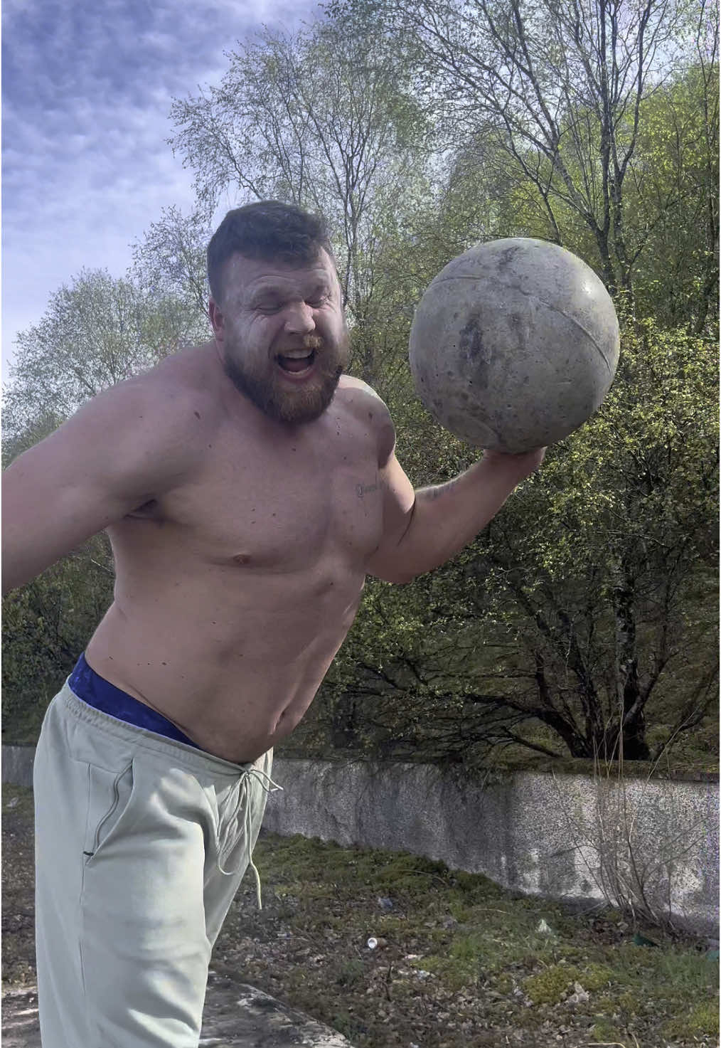 Not quite Geoff Capes but it’s a record!  Breaking the shotput world record….with a 50kg Atlas Stone (and something else 👀) #olympics #gymhumor #strongman #stoltman #worldstrongestman 