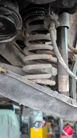 😮Broken Spring on Grandpas #Mercedes #W124