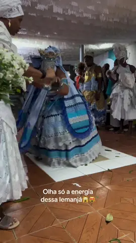 Que Iemanjá acalente vossos corações, levando embora as mágoas, angústias e ansiedade! . . 🎥 via: @canticos_sagrados . . #candomble #umbanda #iemanja #orixa #odoia 