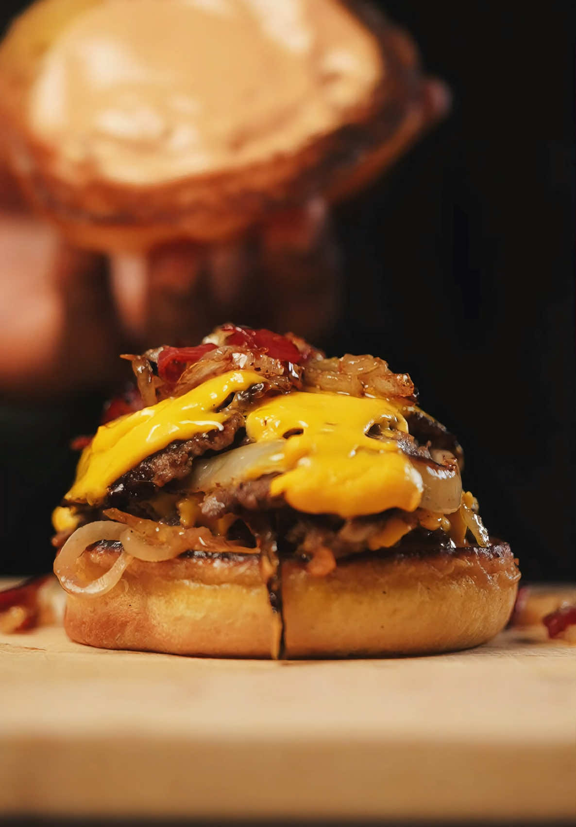 Soirée Burger ou Pizza ? 🤤 Ca vous dis de gagner 2500€ de commande sur Amazon ? Rendez vous sur ma dernière publication Instagram 🔥 #burger #smashburger #asmrfood #asmr #asmrsounds #movienight #tiktokfrance🇨🇵 #tiktokasmr 