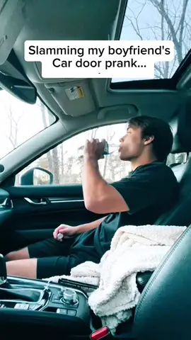 Car door slam prank🤣 #funnyvideo #funny #funnyprank #scare #haha #viralvideo #fyp #scarecam 