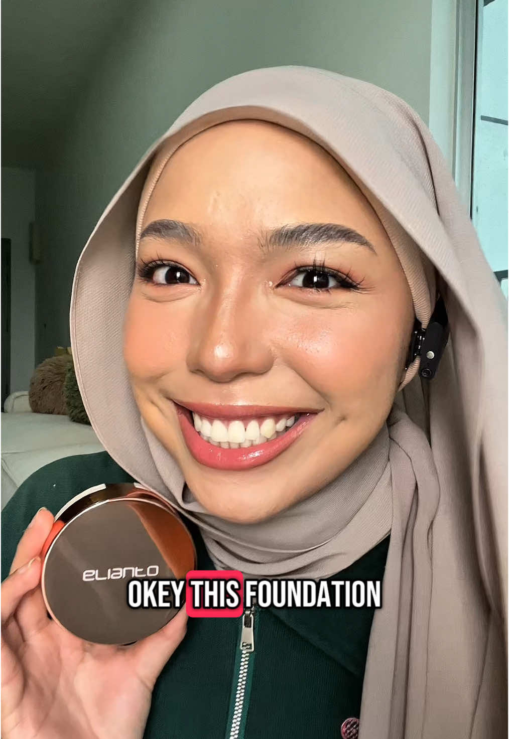 Seriously lightweight! Glowy but tak greasy langsung memang LURVEEE #eliantomalaysia #eliantomakeup #eliantobeauty #eliantoperfumedbodymist #eliantocushion #MakeupRoutine 