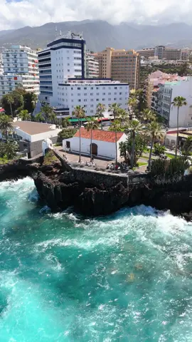 POV: You're flying over Puerto de la Cruz 🌋🌊 Old town charm, black sand beaches, and endless ocean vibes. 📍Tenerife from above hits different. #tenerife🇮🇨 #spaintravel #canaryisland #visittenerife #tenerifenorte #spain🇪🇸 #tenerifenorth #puertodelacruz