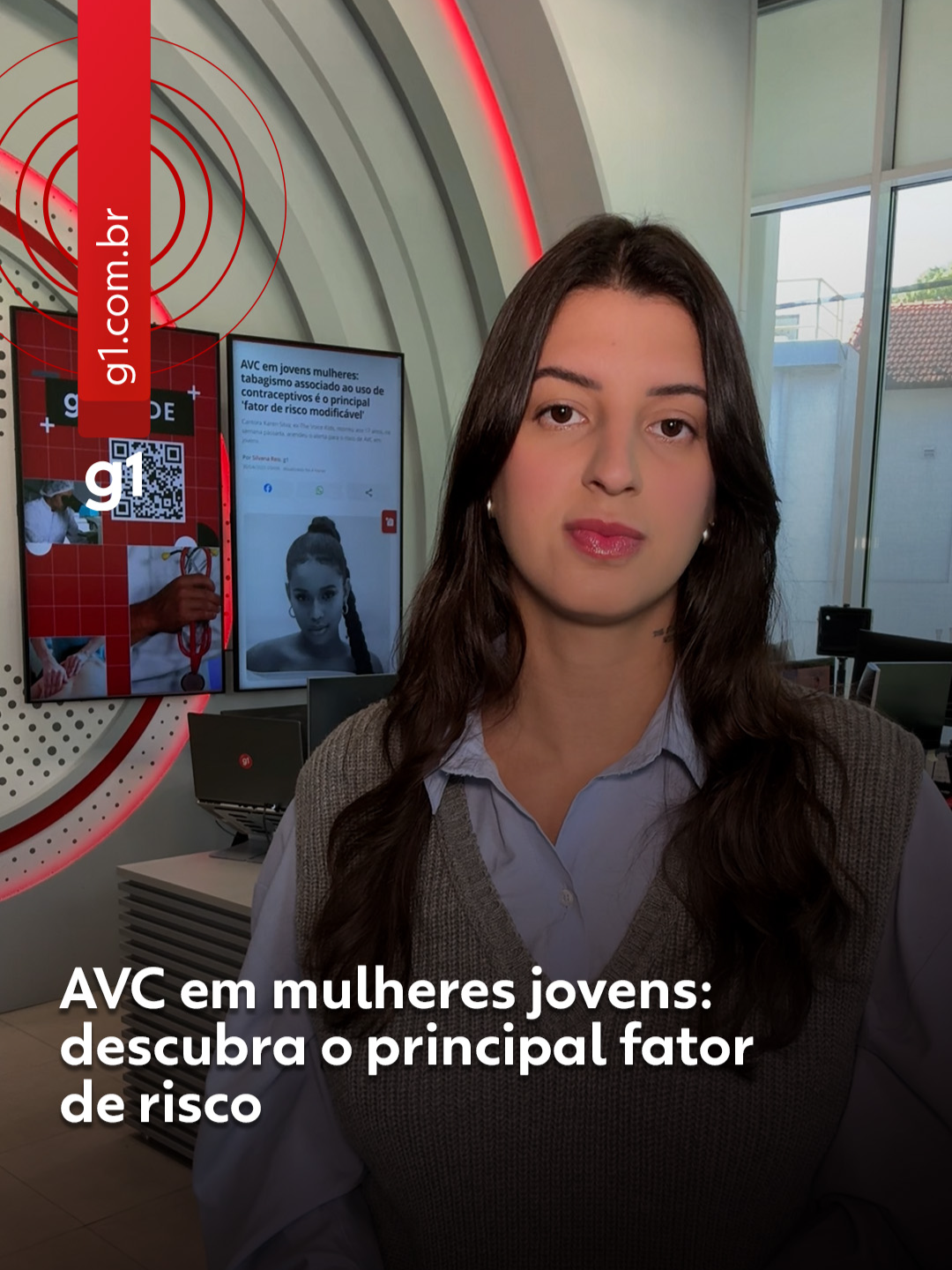 Saúde - O Acidente Vascular Cerebral (AVC) hemorrágico é comum em jovens? Na semana passada, a cantora Karen Silva, ex-The Voice Kids, morreu aos 17 anos, vítima desta condição. O g1 conversou com neurologistas para entender mais sobre a incidência de AVC por faixa etária e os fatores de risco para este tipo de hemorragia em jovens. O AVC é atualmente a terceira principal causa de morte no mundo, ficando atrás apenas da doença isquêmica do coração e da Covid-19. Além disso, é a doença que mais causa incapacidade no mundo. No Brasil, o cenário é igualmente preocupante, segundo o chefe da Neurocirurgia Vascular e Anatomia Microneurocirurgica da UNIFESP, Feres Chaddad Neto. Cerca de 13% dos AVCs ocorrem na faixa etária de 18 e 50 anos, segundo a neurocirurgiã e diretora de Comunicação da Sociedade Brasileira de Neurocirurgia (SBN), Vanessa Milanese. O tabagismo é o principal fator de risco modificável para o AVC em mulheres jovens, especialmente quando associado ao uso de contraceptivos hormonais. E o risco é ainda maior em mulheres com predisposição genética, acrescenta o Chaddad Neto. Mulheres com até 35 anos têm 44% mais chances de ter um acidente isquêmico cerebral, comparado aos homens. O dado é resultado de uma meta-análise (estatística que combina resultados de vários estudos independentes) com cerca de 700.00 jovens adultos, publicada no Journal of Stroke e parcialmente apoiada pelo National Heart, Lung, and Blood Institute (NHLBI), em 2022. Leia o artigo em #g1 e saiba mais. #saúde #avc #saúdefeminina #tiktoknotícias