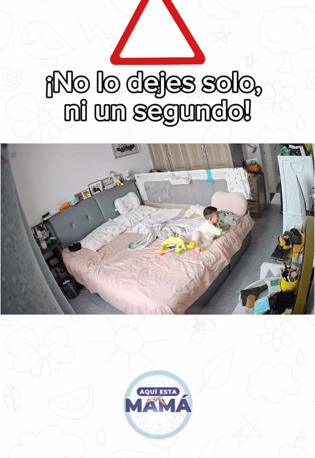 ¡Un segundo de distracción… y el BEBÉ puede CAERSE de la cama! ⚠️ ¿Sabías que más del 50% de las caídas en menores de 1 año ocurren desde superficies elevadas como la cama o el mudador? Aunque muchas veces la caída puede no tener consecuencias graves, en algunos casos puede producir: ❗️Traumatismos craneales ❗️Golpes en la boca o dientes ❗️Fracturas ❗️Pérdida de conciencia o vómitos, que requieren atención médica inmediata ¿QUÉ HACER si tras la caída el bebé presenta signos de alarma? ⚠️ Llévalo de inmediato a un servicio de urgencia si notas: 🚨 PÉRDIDA de CONCIENCIA, aunque sea por pocos segundos 🚨 CONVULSIONES 🚨 NÁUSEAS o VÓMITOS EXPLOSIVOS 🚨 LLANTO INCONSOLABLE o comportamiento fuera de lo normal 🚨 DECAIMIENTO, somnolencia excesiva o dificultad para despertar 🚨 HEMATOMAS, deformidad o hinchazón evidente en el cráneo ¡No lo sacudas! No le des nada por boca y mantenlo en reposo hasta llegar a urgencias. ¿Cómo podemos PREVENIRLO? ✅ Nunca dejes al bebé SOLO en una cama o superficie alta, ¡ni por un segundo! ✅ Si necesitas moverte, lleva al bebé contigo o colócalo en un lugar SEGURO (cuna, corral o en el suelo sobre una manta). ✅ Usa BARRERAS de seguridad si el bebé duerme en cama familiar. ✅ Evita almohadas o cojines al borde de la cama: no son suficientes para proteger. ✅ Ten siempre a la vista a bebés que ya giran, gatean o se arrastran. ¡La prevención es clave! Una caída puede pasar en un INSTANTE… y cambiarlo TODO.💔 Estemos PRESENTES, ATENTOS y CUIDANDO con AMOR. Créditos del 📹 al DM  #aquiestamama2020 #crianzaconsciente #crianzarespetuosa #crianzaconamor #crianzapositiva #mamáprimeriza #prevención #seguridadinfantil