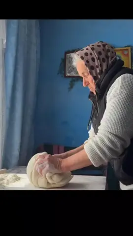 From Village Carpathian cuisine. #bread #howtomakebread #breadrecipe #kochenindenbergen #villagecuisine #bakingbread #unitedstates #traditionalbread 