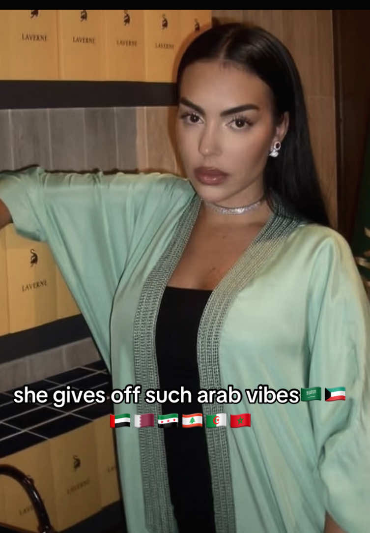 She’s literally an arab queen😍 #georginarodriguez#cristianoronaldo#arab#arabsong#abaya#saudiarabia#paparazzi#foryou#fu#fyp 