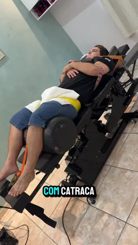 Tração lombar com catraca para descompressão do nervo ciático por hérnia de disco  #quiropraxia #quiro #fisio #fisioterapia #coluna #massoterapia #vida #saude #cacoal #rondonia #pimentabueno #rolimdemoura #jiparana #massagem #treino #academia #musculacao #herniadedisco #dor #dorombro #burcite #tendinite #tratamentodecolunaemcacoal #tratamentodecolunacacoal #herniadediscocacoal #fisioterapiacacoal #massagemcacoal #CapCut 