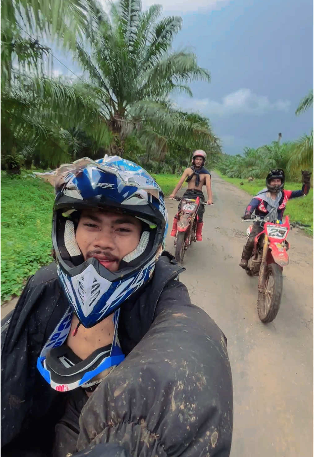 Rindu jalur sawit guysss🥵#fyp #fypシ #abcxyz #foryoupage #trabas #trailadventureindonesia #5tpmenolakpunah 