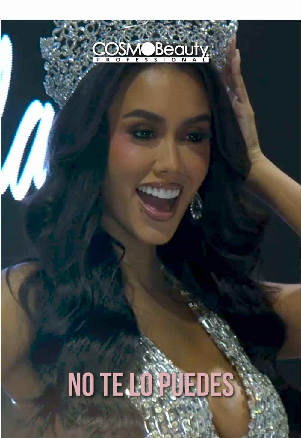 TODOS SOMOS COSMOBEAUTY 💖 No te pierdas las increíbles presentaciones de nuestra FEDERACIÓN PERÚ en GALASHOW🩷 Encontrarás tendencia, belleza, estilo y mucho más 🤩 Agradecemos a todos nuestros miembros de Federación Perú por su gran trabajo y dejar en alto a nuestro país @Nacho del Aguila @Maribelabarcaoficial @Juan Manuel Chapoñan @Edwin Montalban @DanielMedinaSantisteban @AndreaGuzman.Artist @Cristian.stewart.pro @Antonio Gozzing @Yuliana Zavaleta @jesusjexije @JHAN_VEGA @Fanier Abarca Carrio @Glimer Aguilar Flore @FlavioSanchez.HairArtist @Nando Mesia @Jose Vidarte @sken @@alfredosantibanez_ @manueljulca.estilista @Carolina Nuñez |Make Up Artist  Recuerda que puedes comprar tus entradas por Teleticket o en el enlace en nuestra bio💕 ✨No te pierdas de nuestro evento: 🗓️ Fechas: 06 y 07 de Julio 📍 Lugar: Centro de Exposiciones Jockey - Lima, Perú 💳 Precio de entradas: 💥 1 Día: S/ 50 💥 2 Días: S/ 60 ¡Adquiere tus entradas ya!🎟️ Teleticket: link en nuestra bio⭐️ YAPE💜: 915143024 ✨ ¡Te esperamos para disfrutar juntos de este increíble evento! ✨ #cosmobeauty #peru #beauty #belleza #galashow #pasarela #haircut #estilista