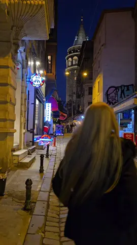 Arkamdan konuşanlar soframa oturanlardı bir zamanlar... #istanbul #türkiye #turkiye🇹🇷 #elif_e_l #galatakulesi 